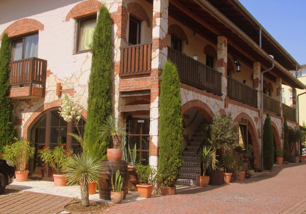غرنباخ Hazienda Apartmenthotel - Fuer Ein Paar Tage Oder Monatelang المظهر الخارجي الصورة